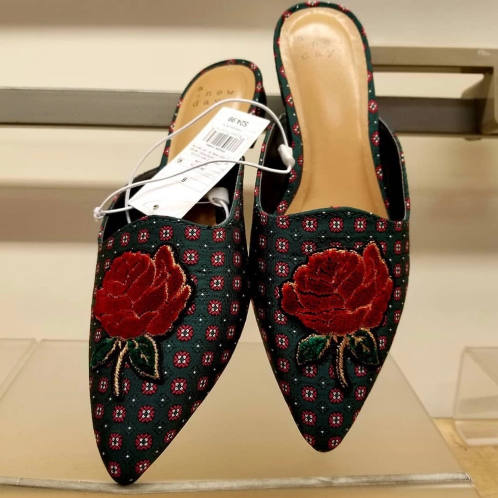 **NEW ** Jen Patch Pointed Toe Mules - A New Day